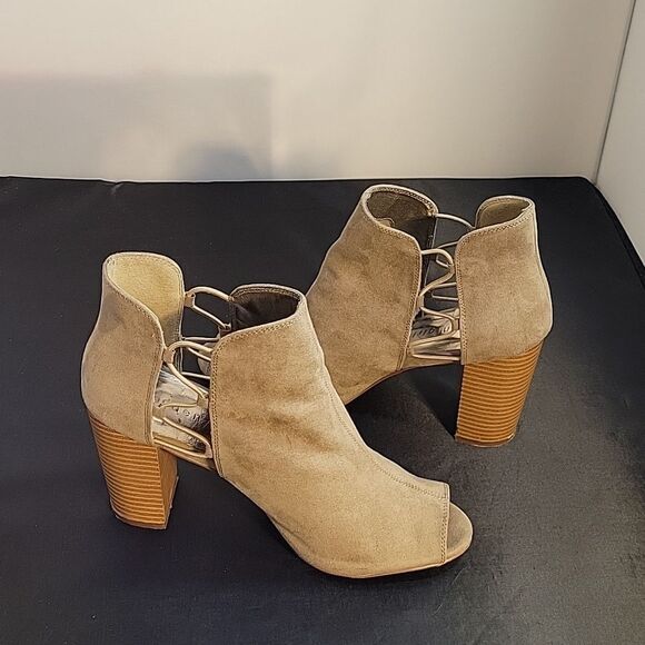 MADDEN GIRL BLOCK HEEL OPEN TOE RAVIN BOOTIE - Picture 9 of 15